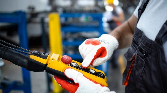 Protecting Hands, Protecting Lives – The World of Protective Handwear Manufacturers